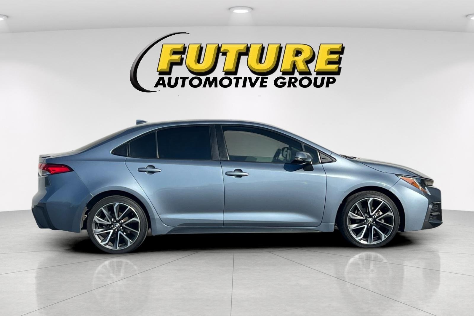 2020 Toyota Corolla SE photo 2