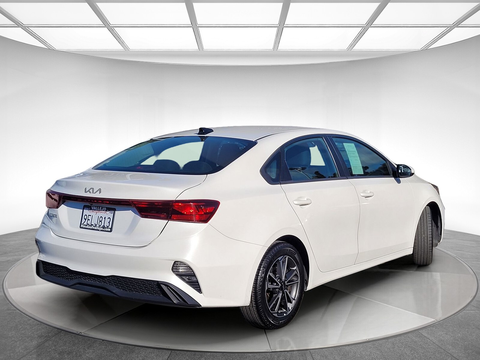 2023 Kia Forte LXS photo 3