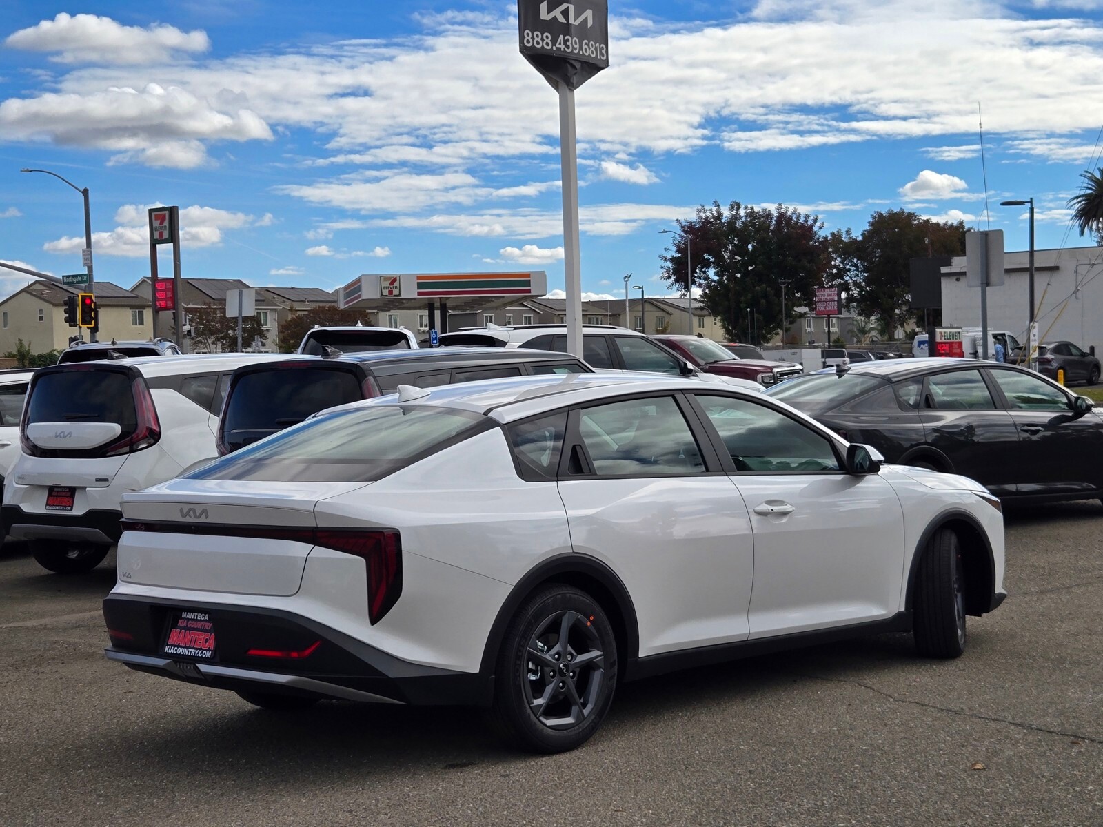 2025 Kia K4 LXS photo 4