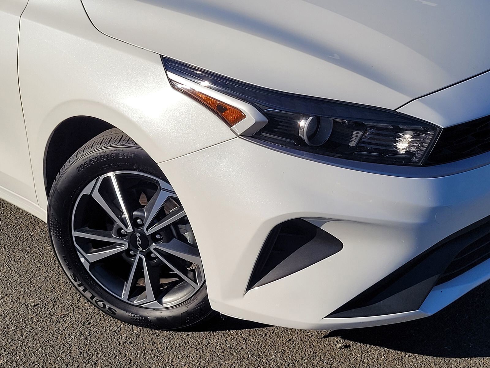 2023 Kia Forte LXS photo 4