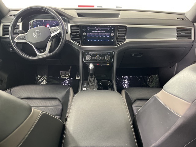 2022 Volkswagen Atlas Cross Sport SEL Premium R-Line photo 2