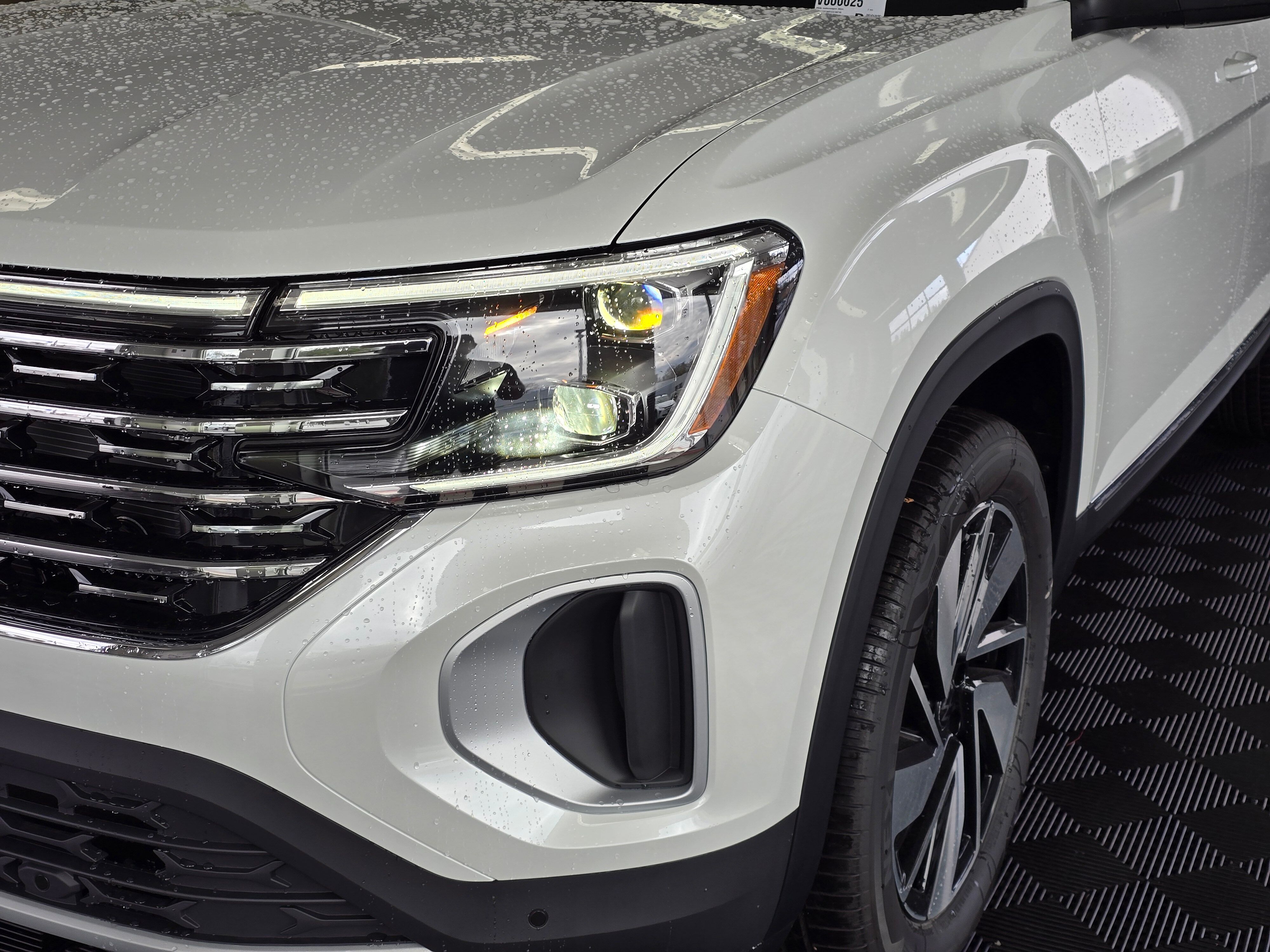 2026 Volkswagen Atlas SEL photo 2