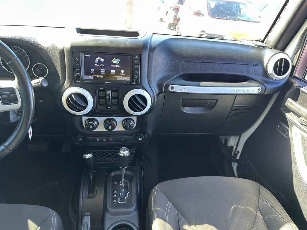 2017 Jeep Wrangler Unlimited Sahara photo 2