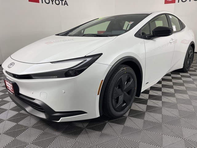 2026 Toyota Prius LE photo 3