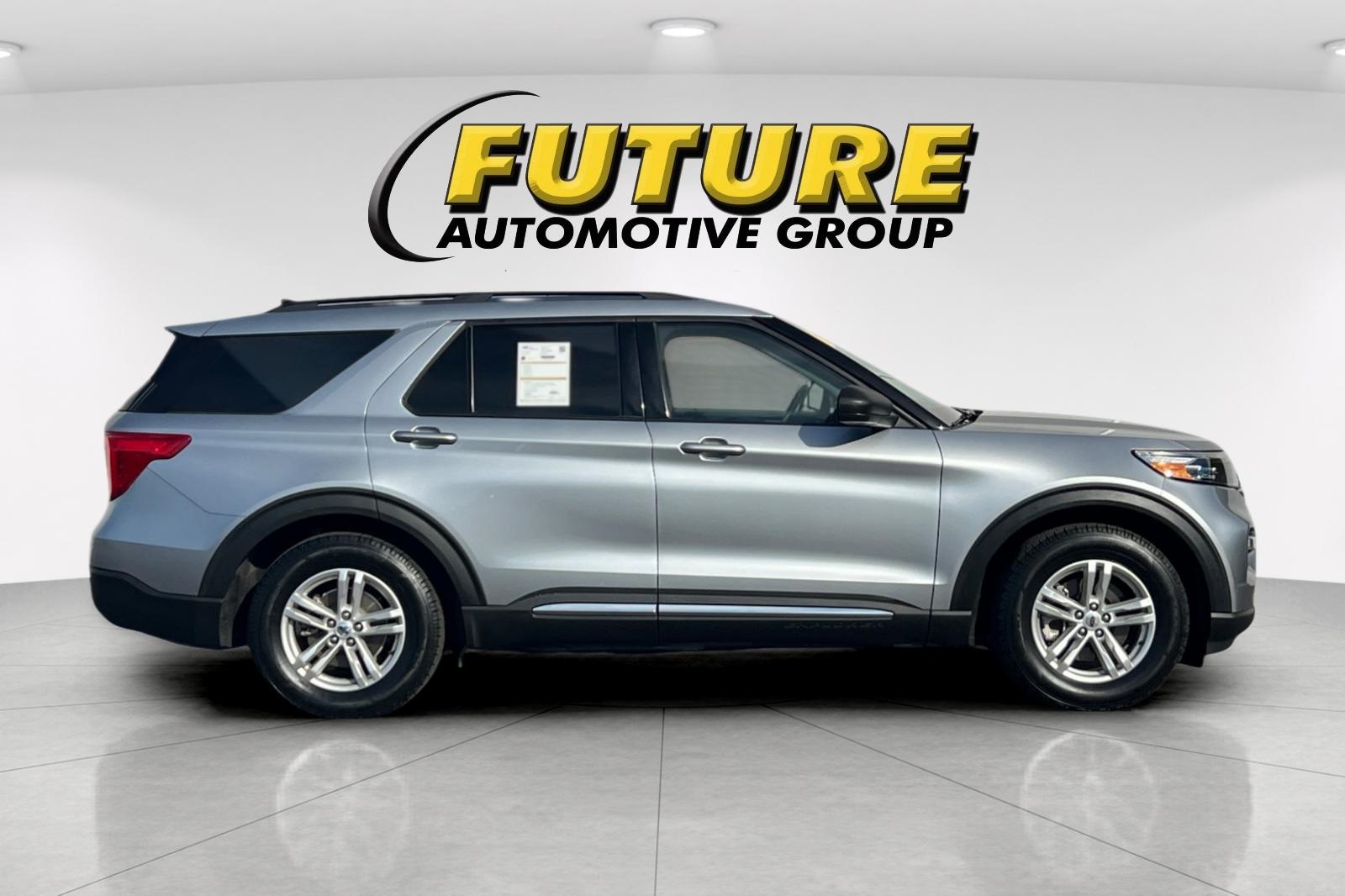 2022 Ford Explorer XLT photo 2