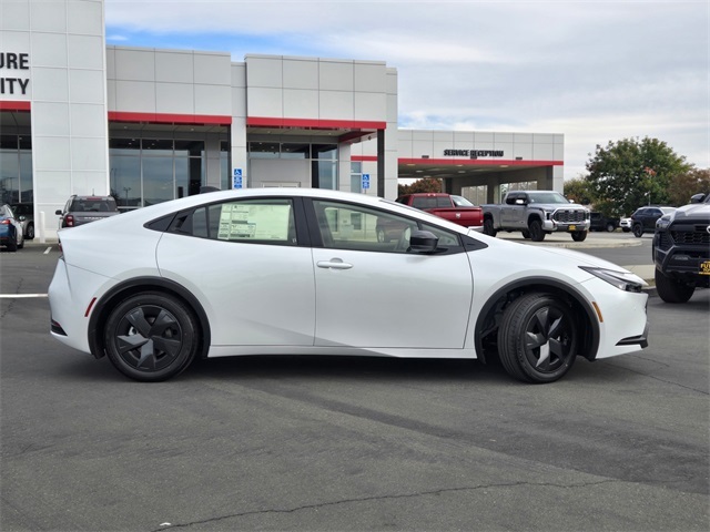 2026 Toyota Prius LE photo 3