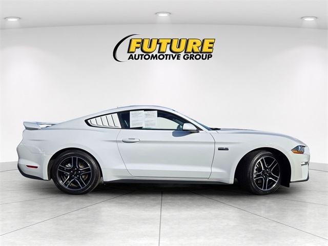 2022 Ford Mustang EcoBoost photo 3