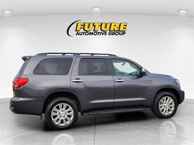 2017 Toyota Sequoia Platinum photo 3