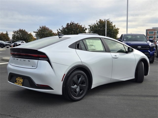 2026 Toyota Prius LE photo 4
