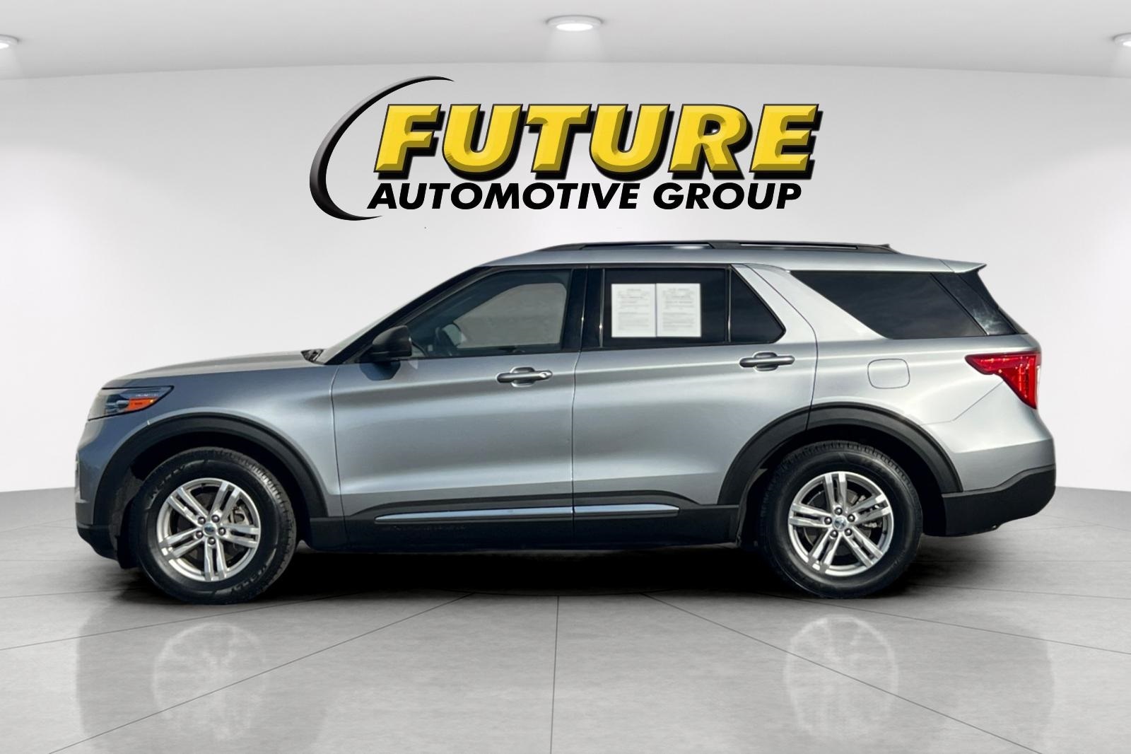 2022 Ford Explorer XLT photo 3
