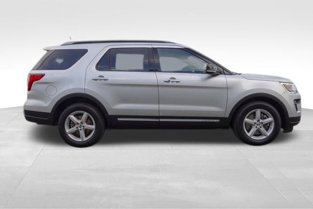 2018 Ford Explorer XLT photo 2