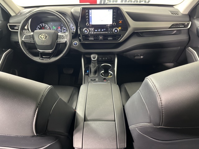 2021 Toyota Highlander XLE photo 2