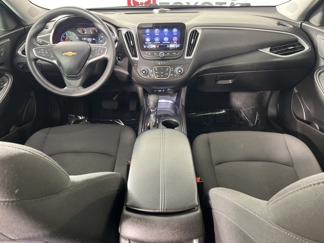 2023 Chevrolet Malibu 1LT photo 2