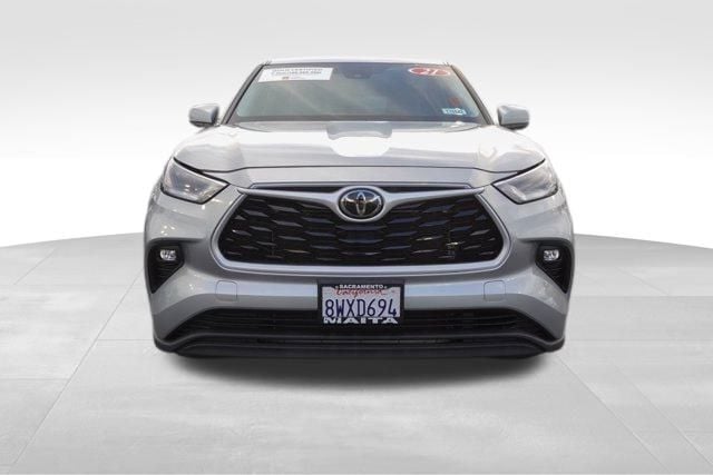 2021 Toyota Highlander LE photo 3