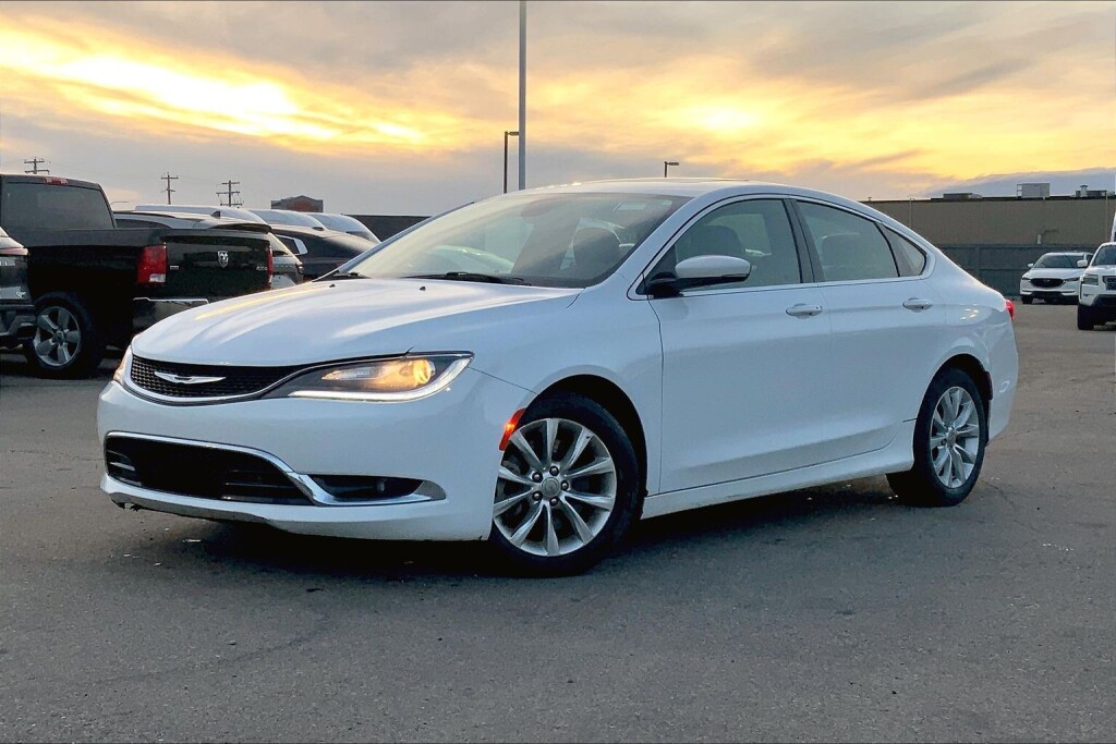 White 2015 Chrysler 200 C Sedan FWD Sedan Front-Wheel Drive Automatic