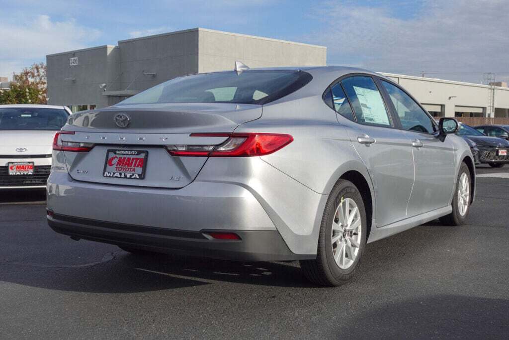2026 Toyota Camry LE photo 2