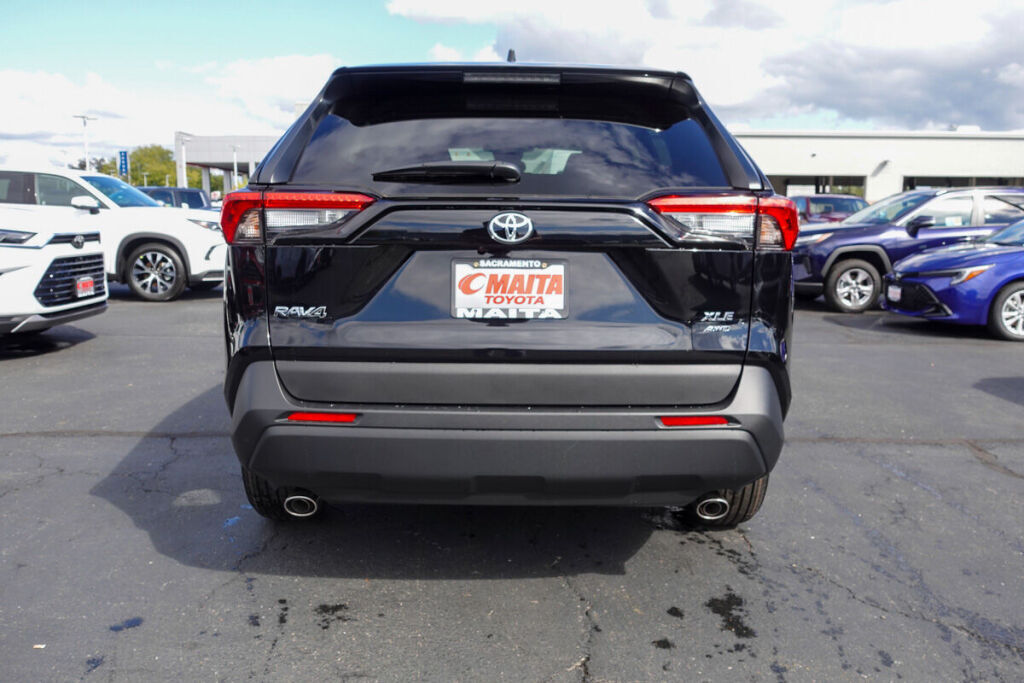 2025 Toyota RAV4 XLE photo 2