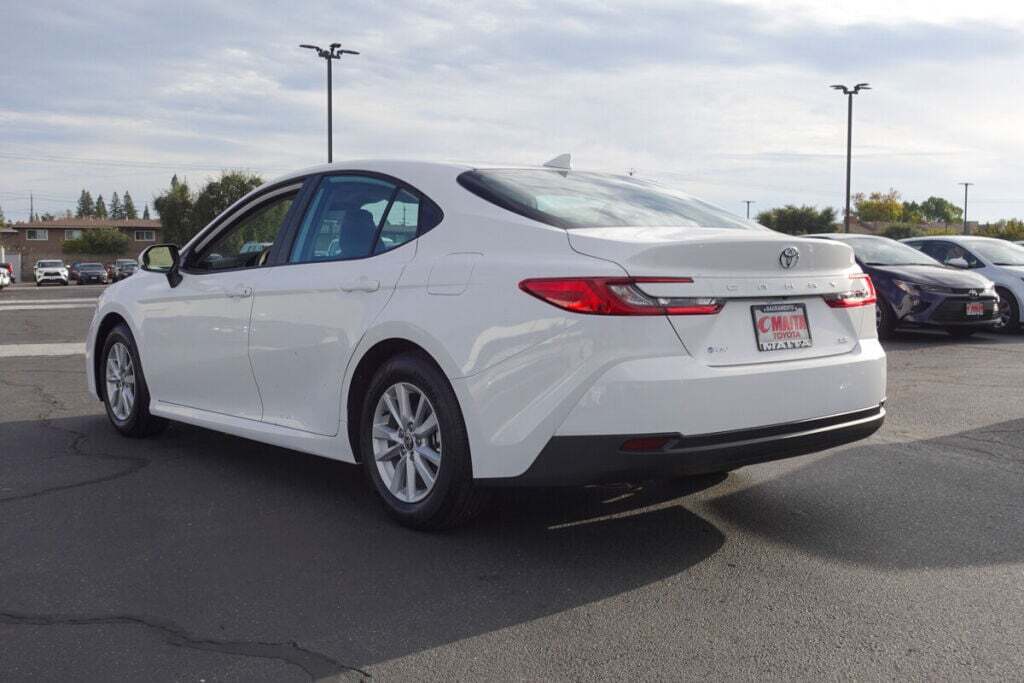 2026 Toyota Camry LE photo 4