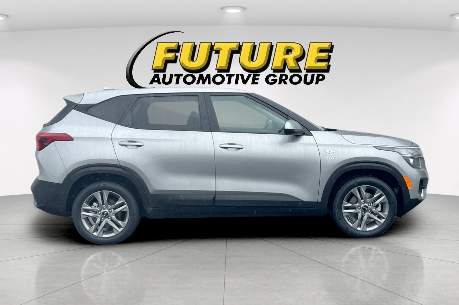 2021 Kia Seltos LX photo 2