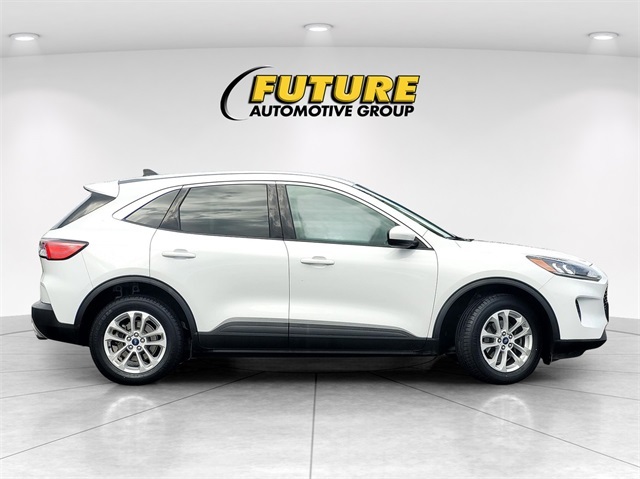 2021 Ford Escape SE photo 3