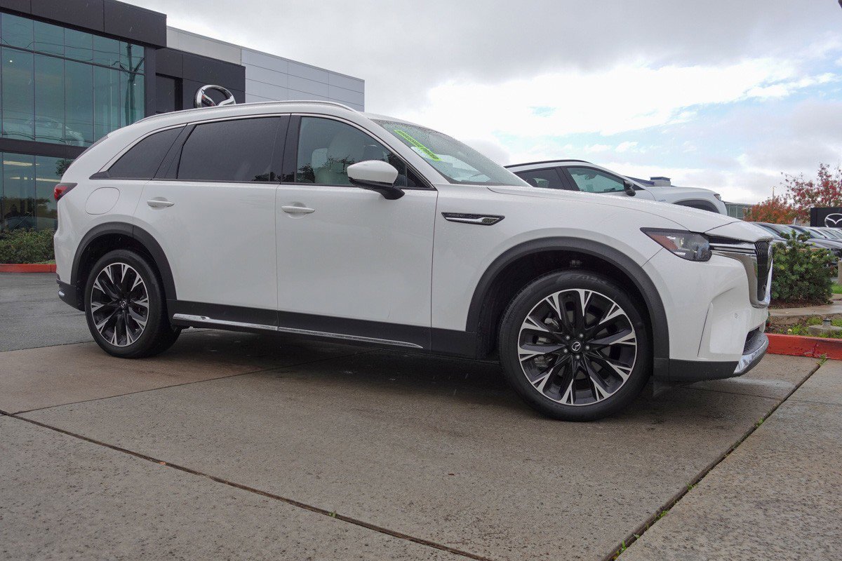 2024 Mazda CX-90 Plug-in Hybrid Premium photo 3