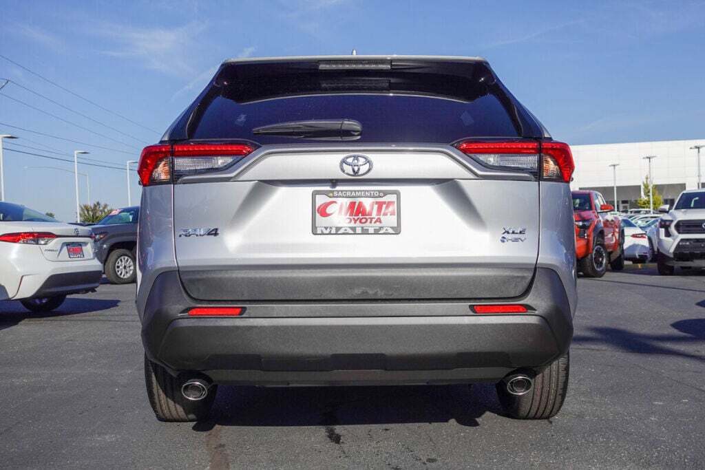 2025 Toyota RAV4 Hybrid XLE photo 2