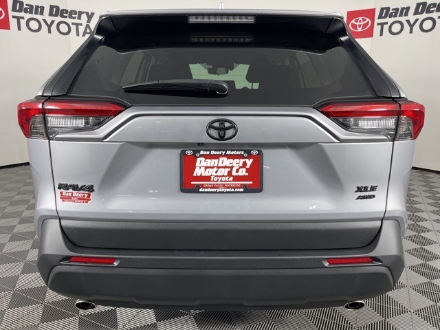 2025 Toyota RAV4 XLE photo 3