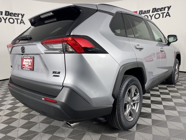 2025 Toyota RAV4 XLE photo 4
