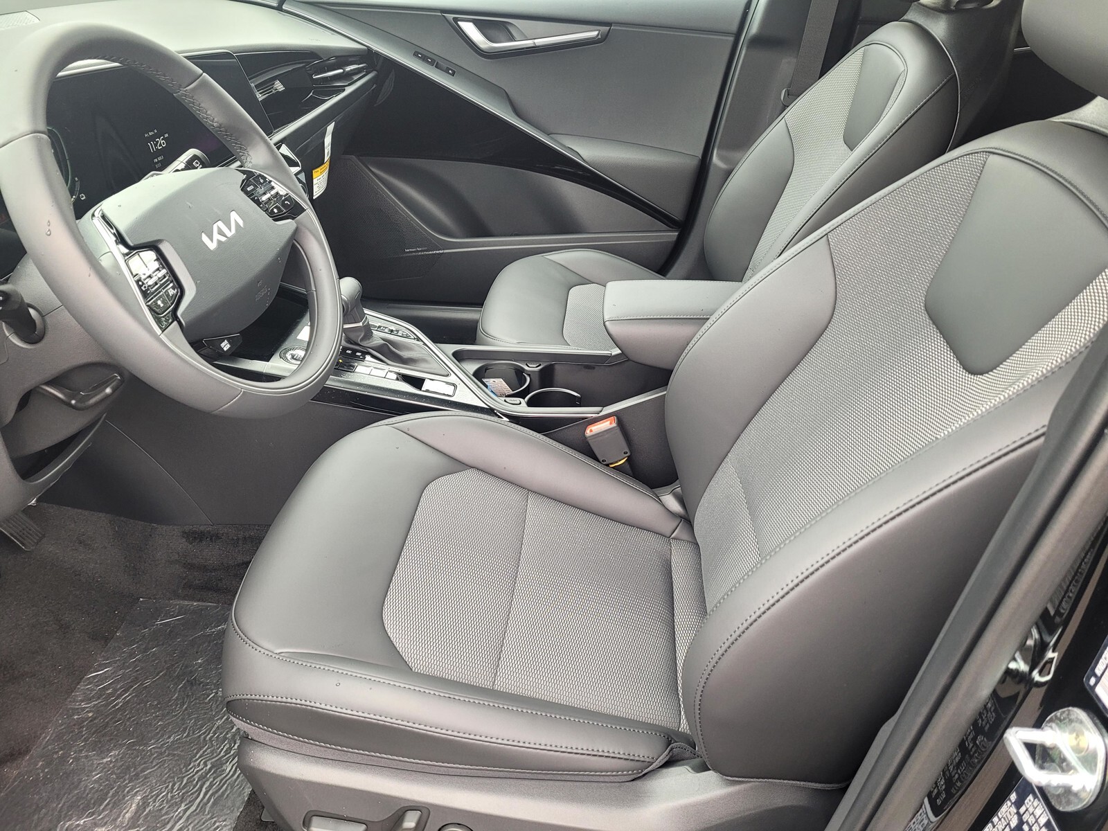 2026 Kia Niro EX Premium photo 2