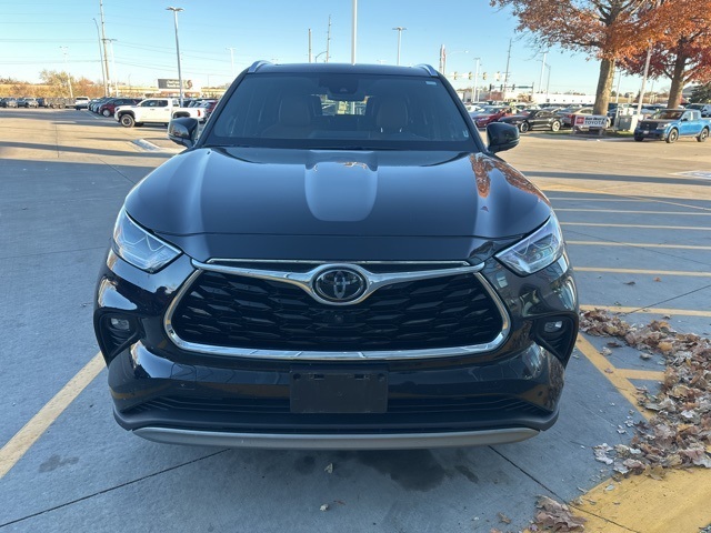 2020 Toyota Highlander Platinum photo 2
