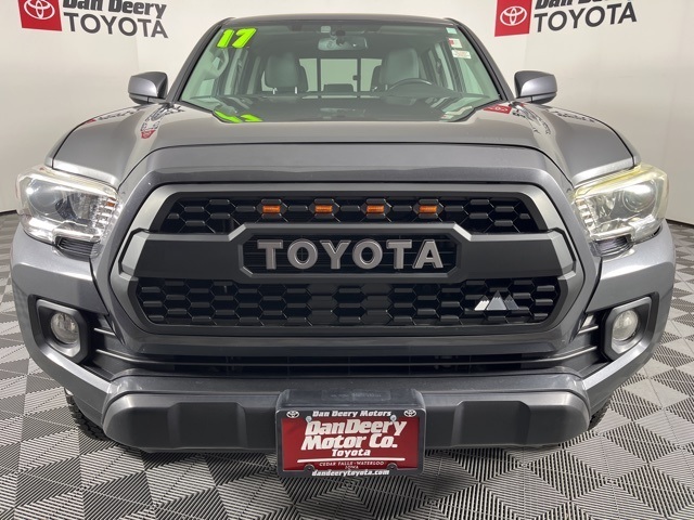 2017 Toyota Tacoma SR5 TRD Sport photo 4