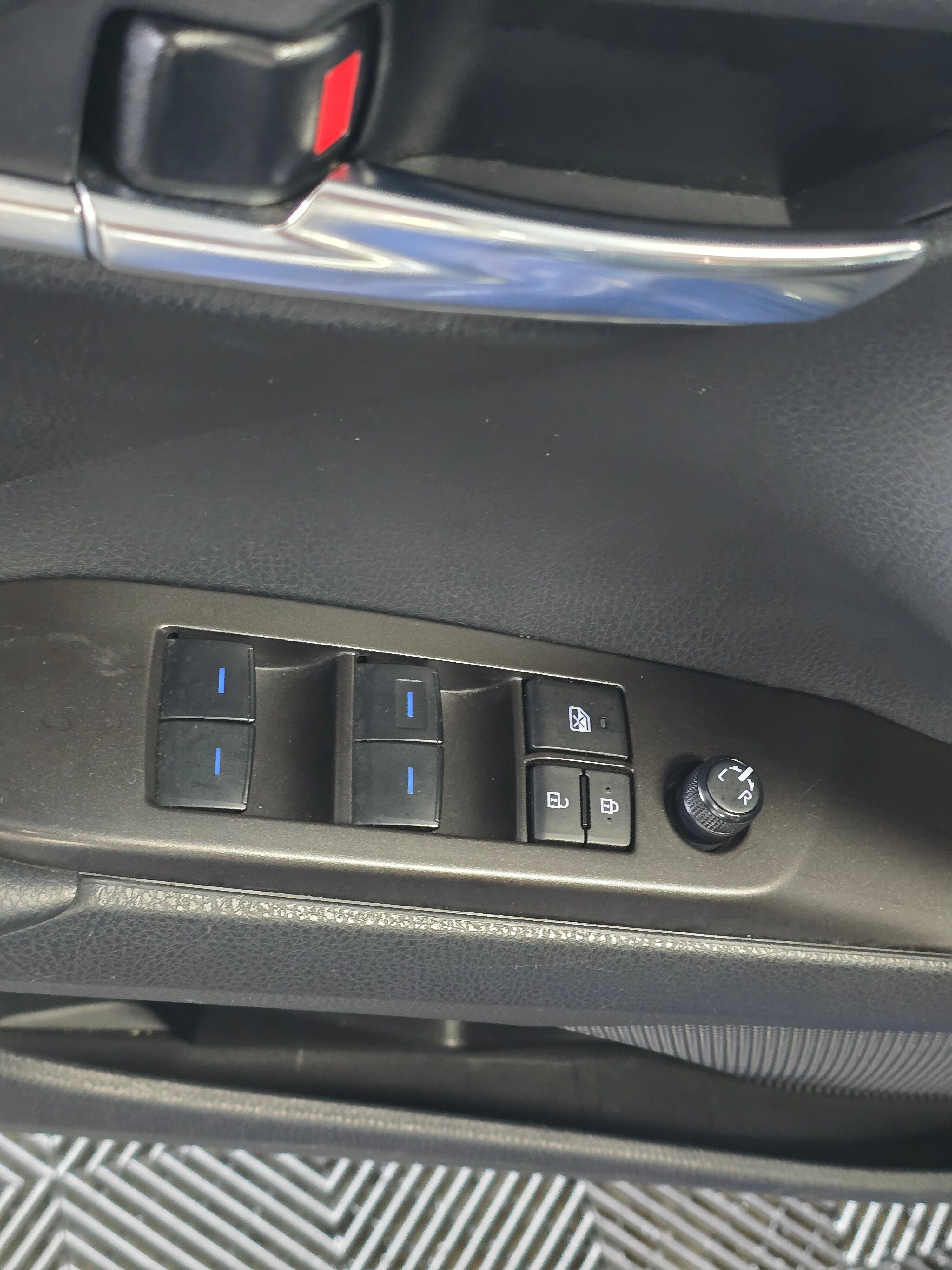 2024 Toyota Camry SE photo 2