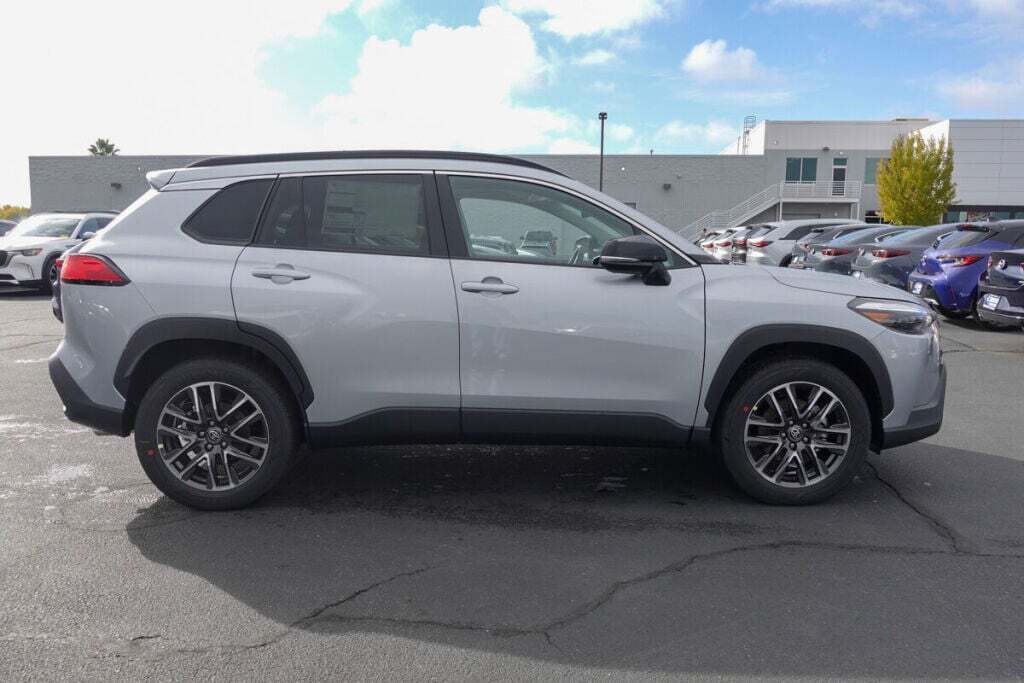 2026 Toyota Corolla Cross XLE photo 2