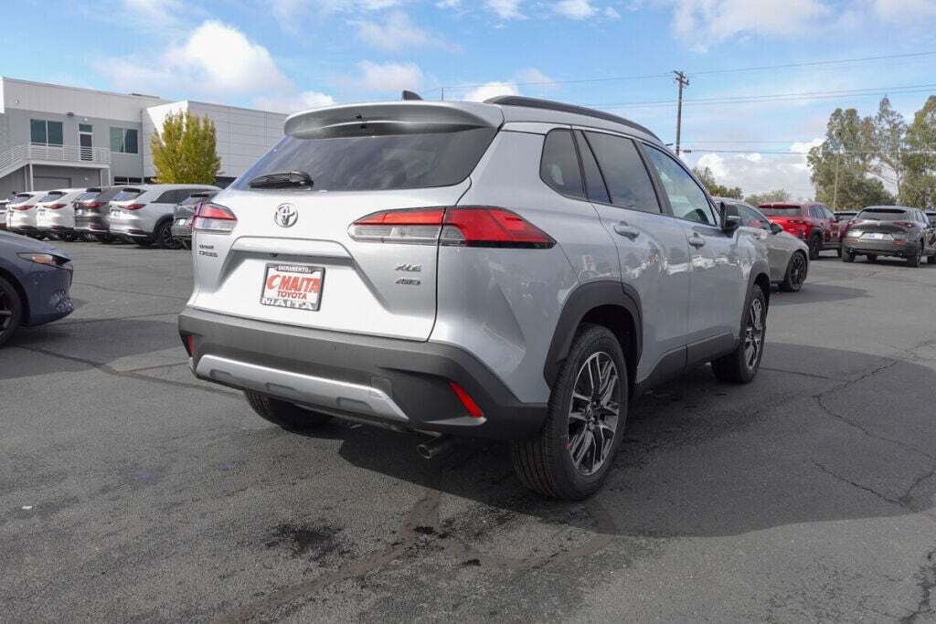 2026 Toyota Corolla Cross XLE photo 3