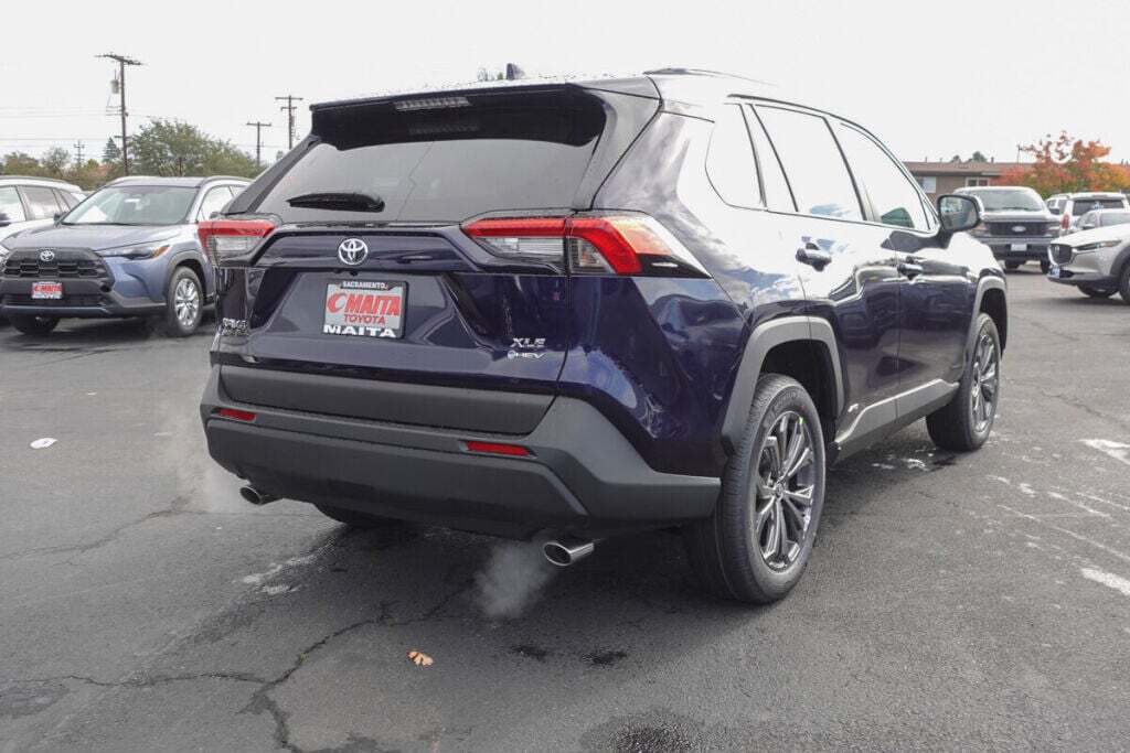 2025 Toyota RAV4 Hybrid XLE Premium photo 3