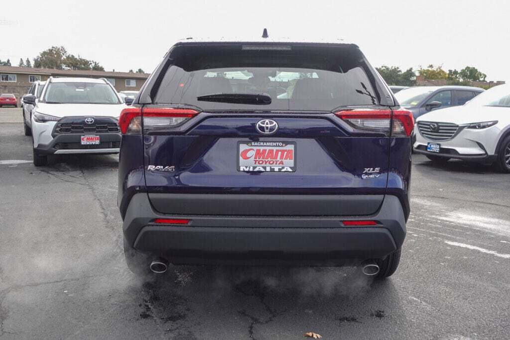 2025 Toyota RAV4 Hybrid XLE Premium photo 4