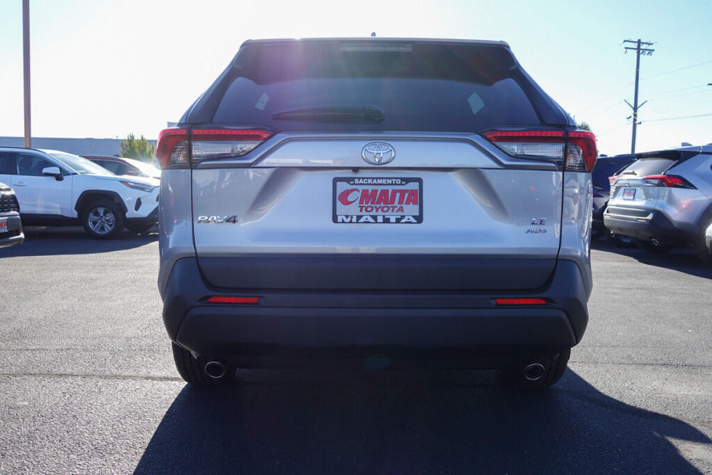 2025 Toyota RAV4 LE photo 3
