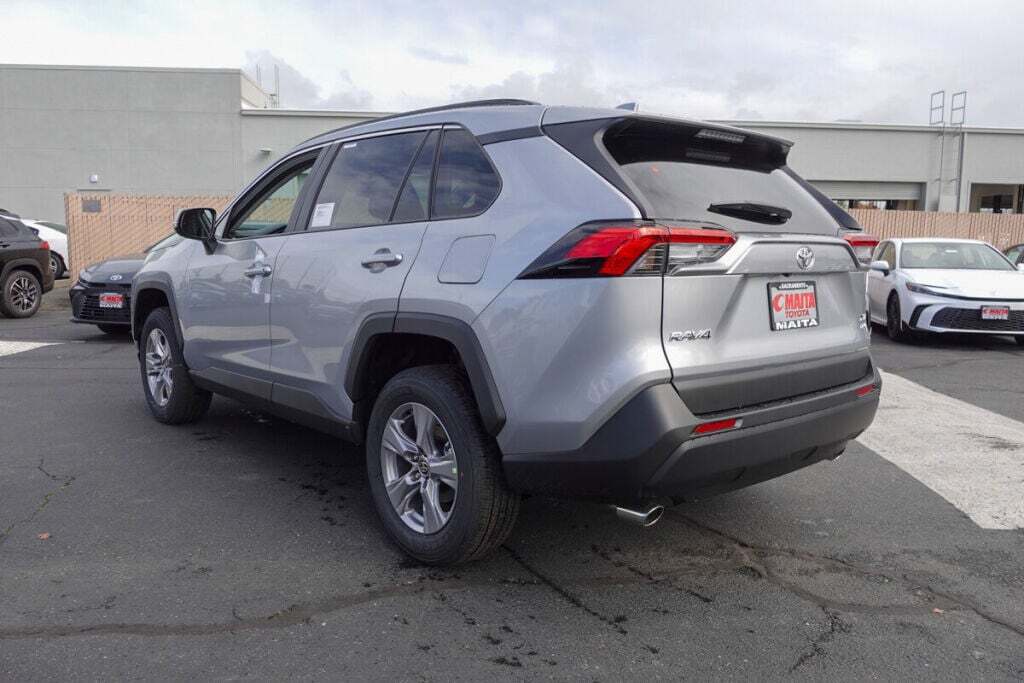 2025 Toyota RAV4 XLE photo 3