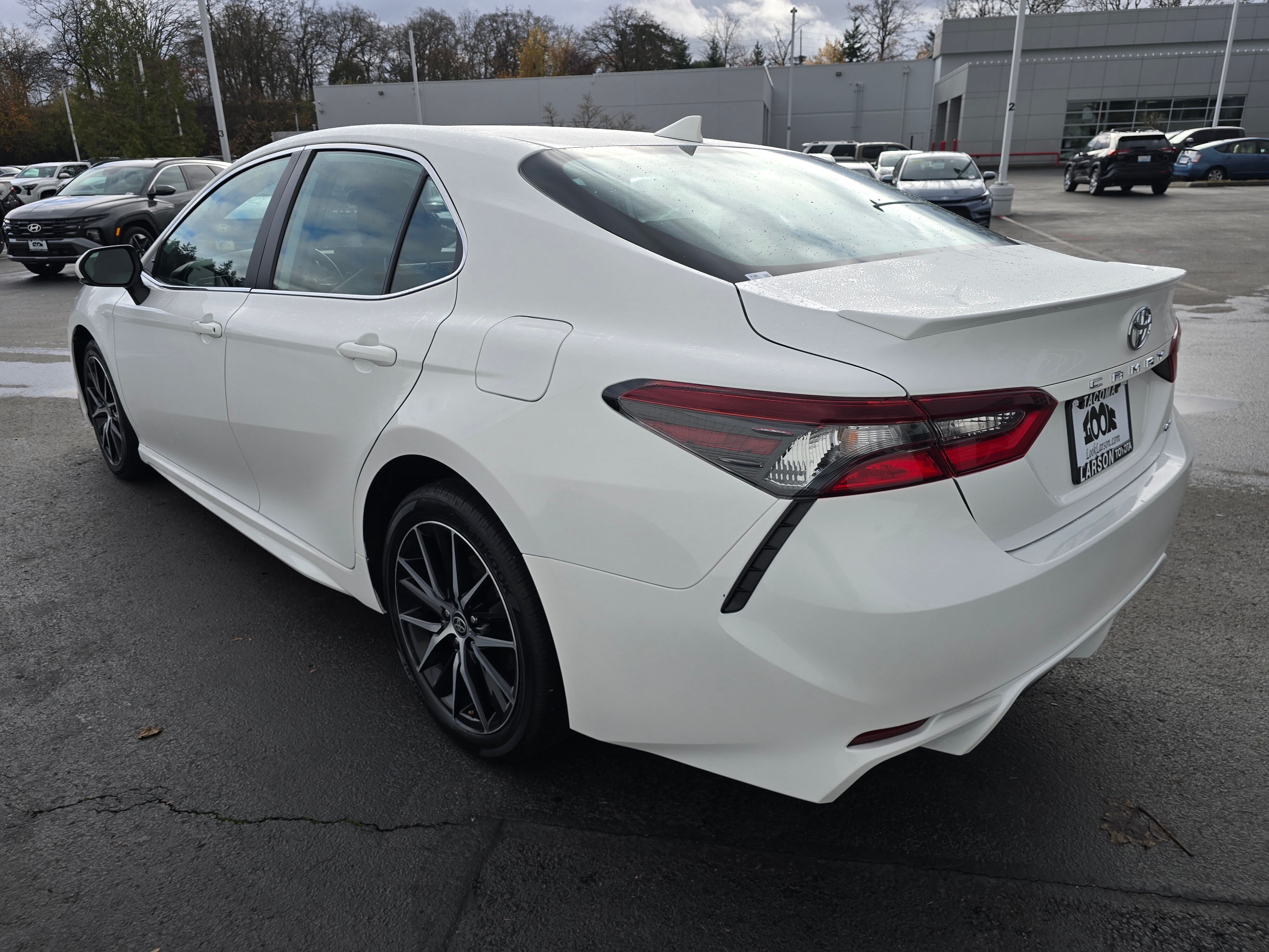2024 Toyota Camry SE photo 3