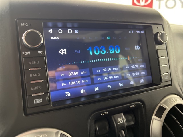 2013 Jeep Wrangler Unlimited Rubicon photo 3