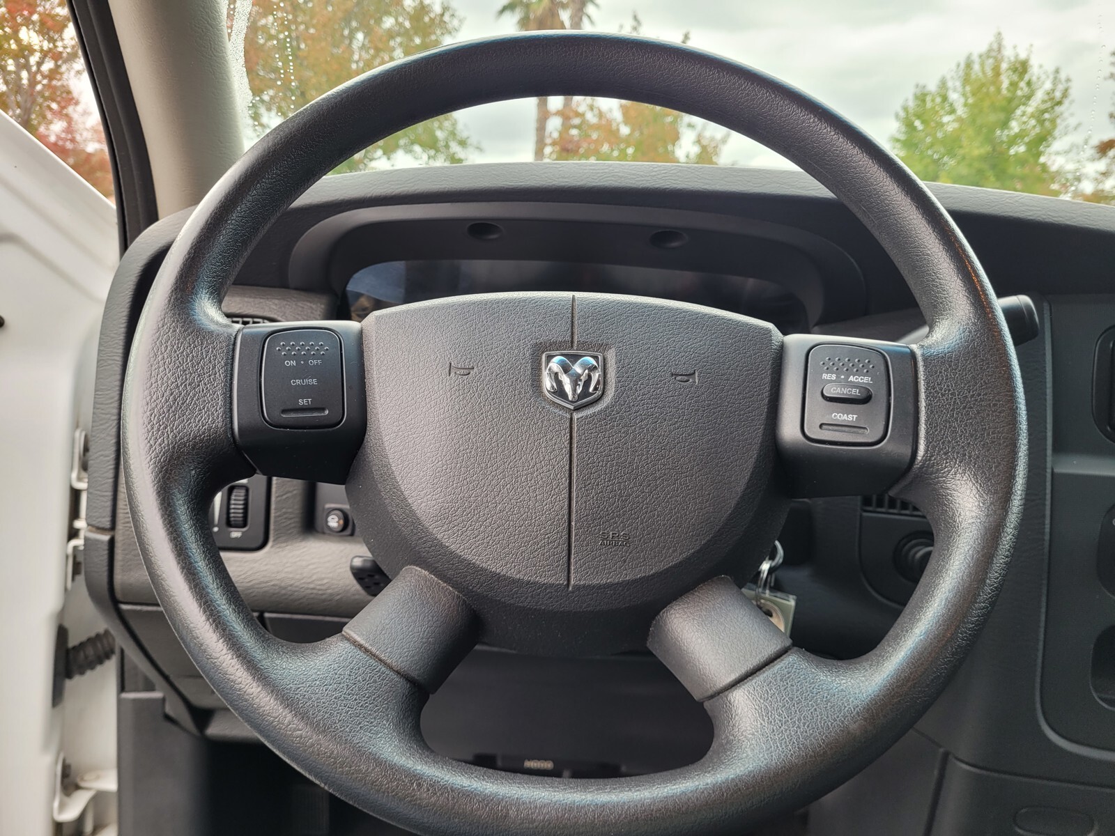 2004 Dodge Ram SLT photo 4