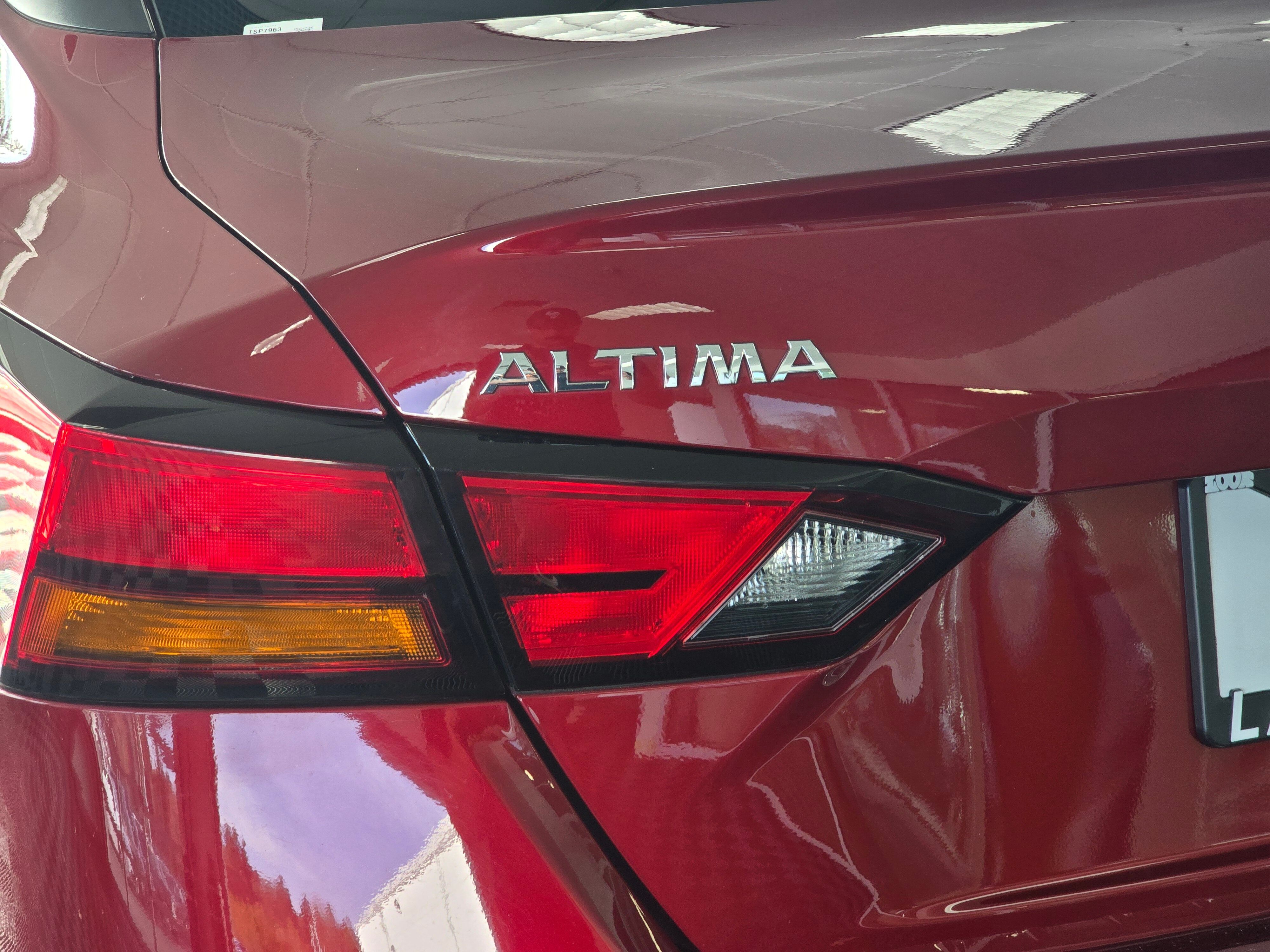 2021 Nissan Altima 2.5 SR photo 3