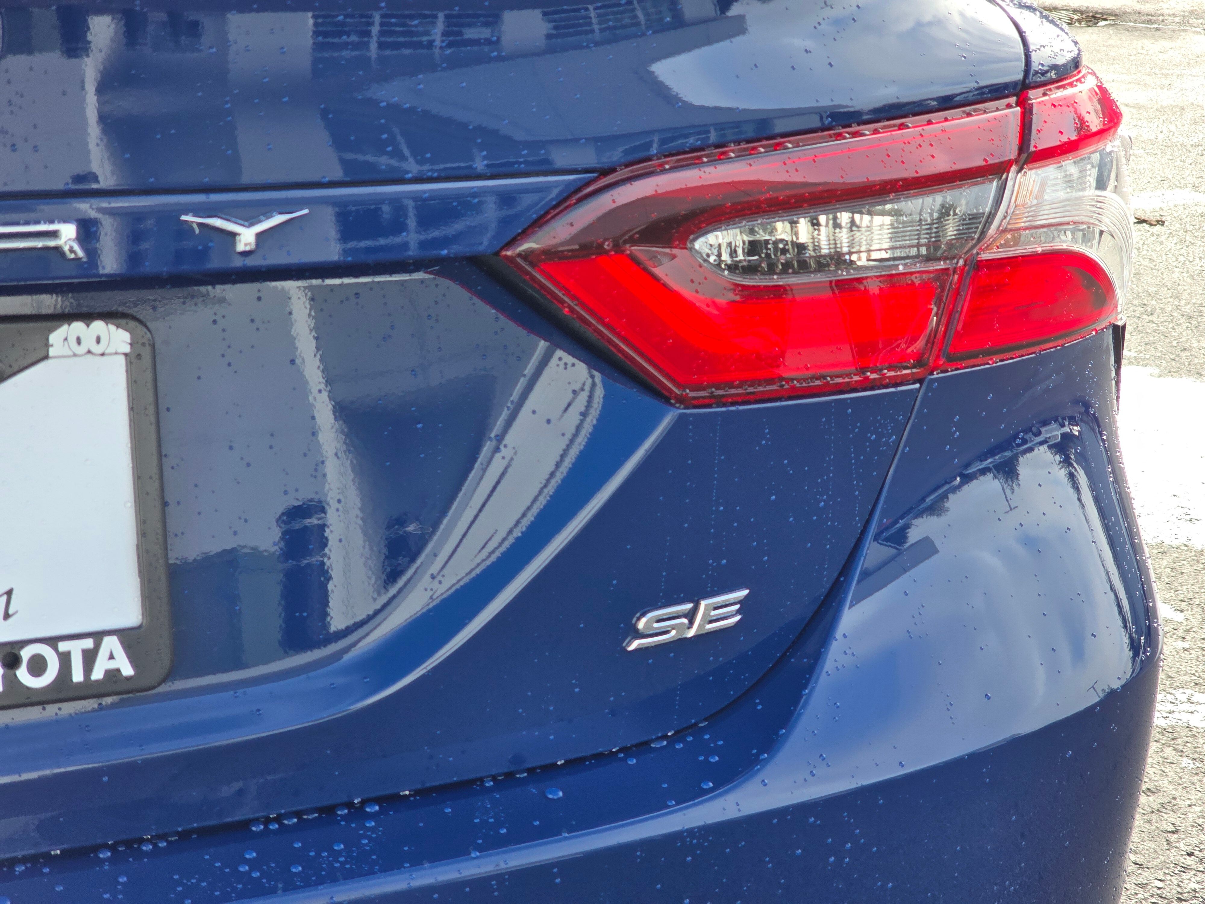 2024 Toyota Camry SE photo 3