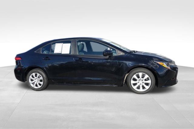 2023 Toyota Corolla LE photo 2