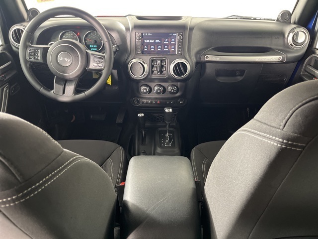 2013 Jeep Wrangler Unlimited Rubicon photo 2