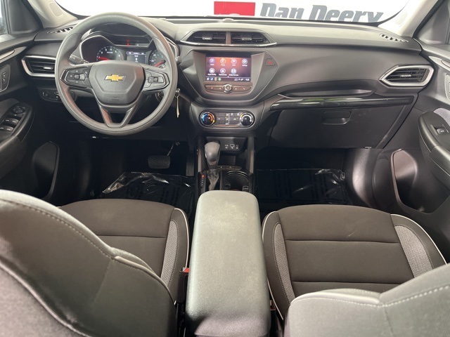 2023 Chevrolet Trailblazer LS photo 2