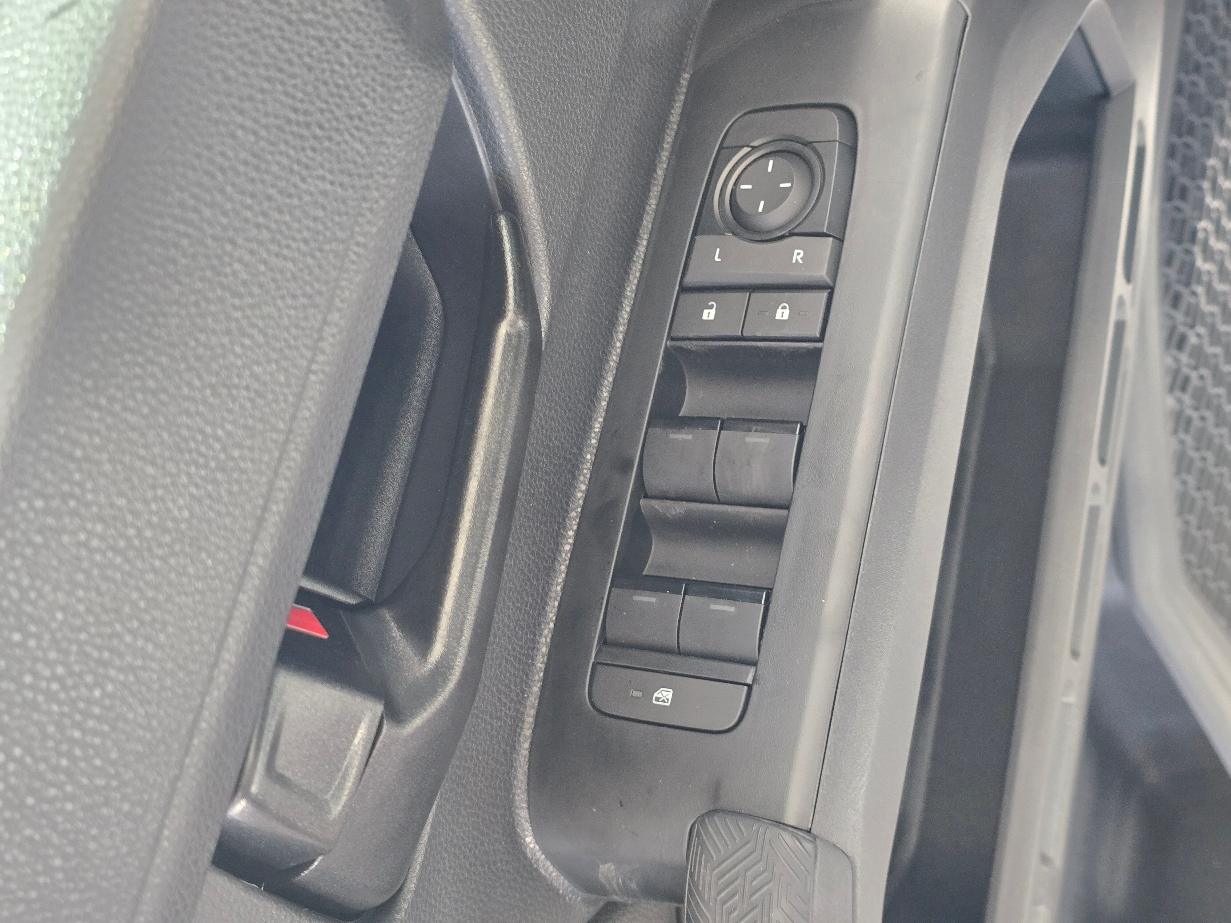 2025 Toyota Tacoma SR5 photo 4