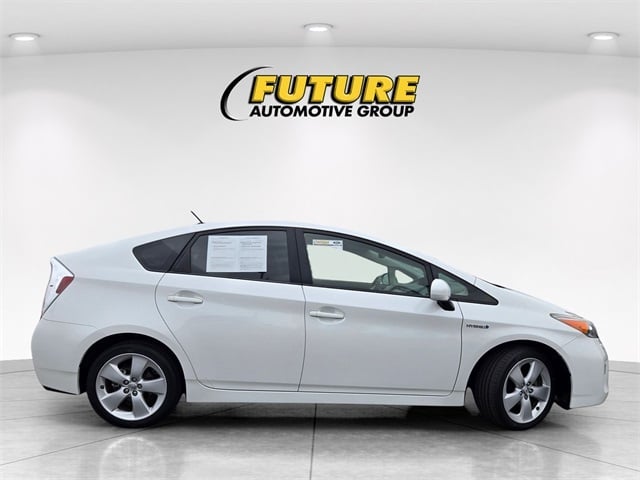 2013 Toyota Prius Five photo 2