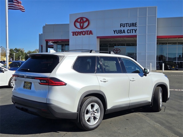 2026 Toyota Highlander Hybrid LE photo 4