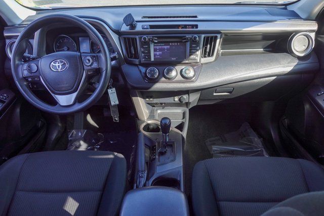 2018 Toyota RAV4 LE photo 4